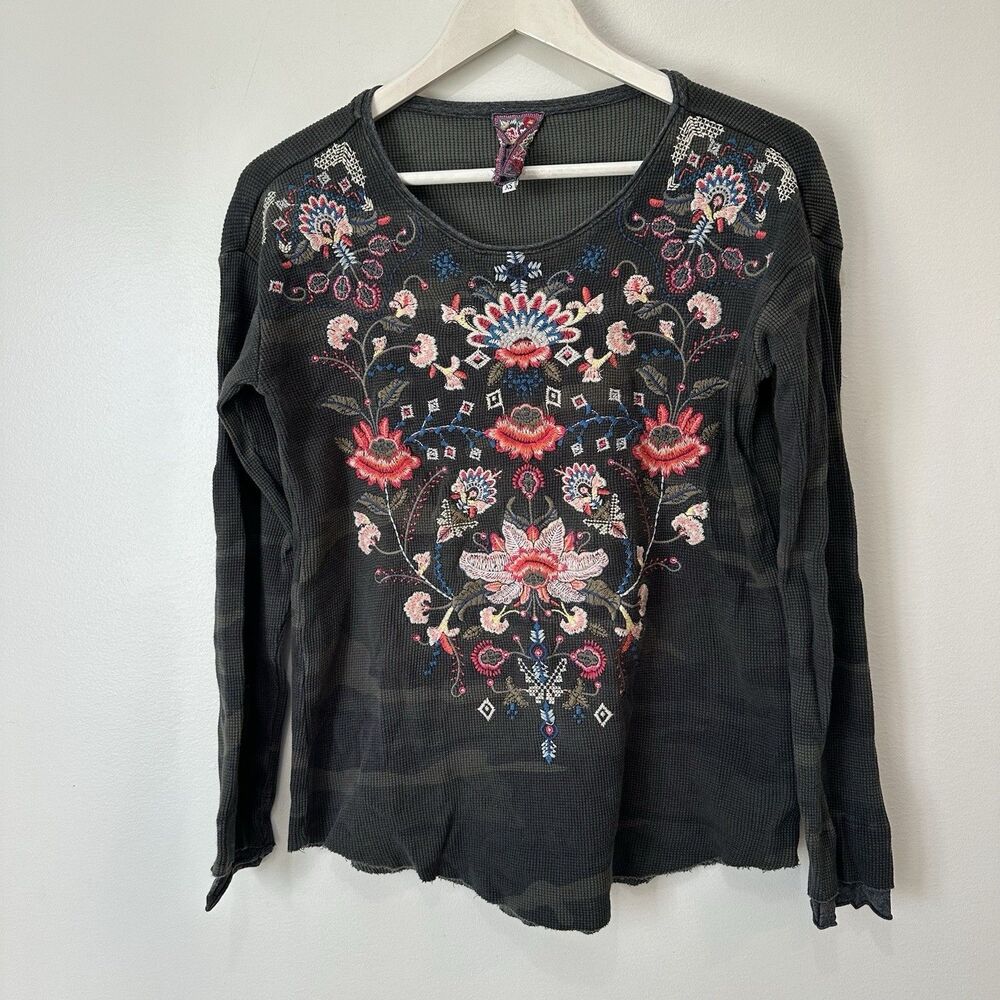 Johnny Was JWLA Camo Thermal Shirt With Embroidery Sz XS BOHO Floral
